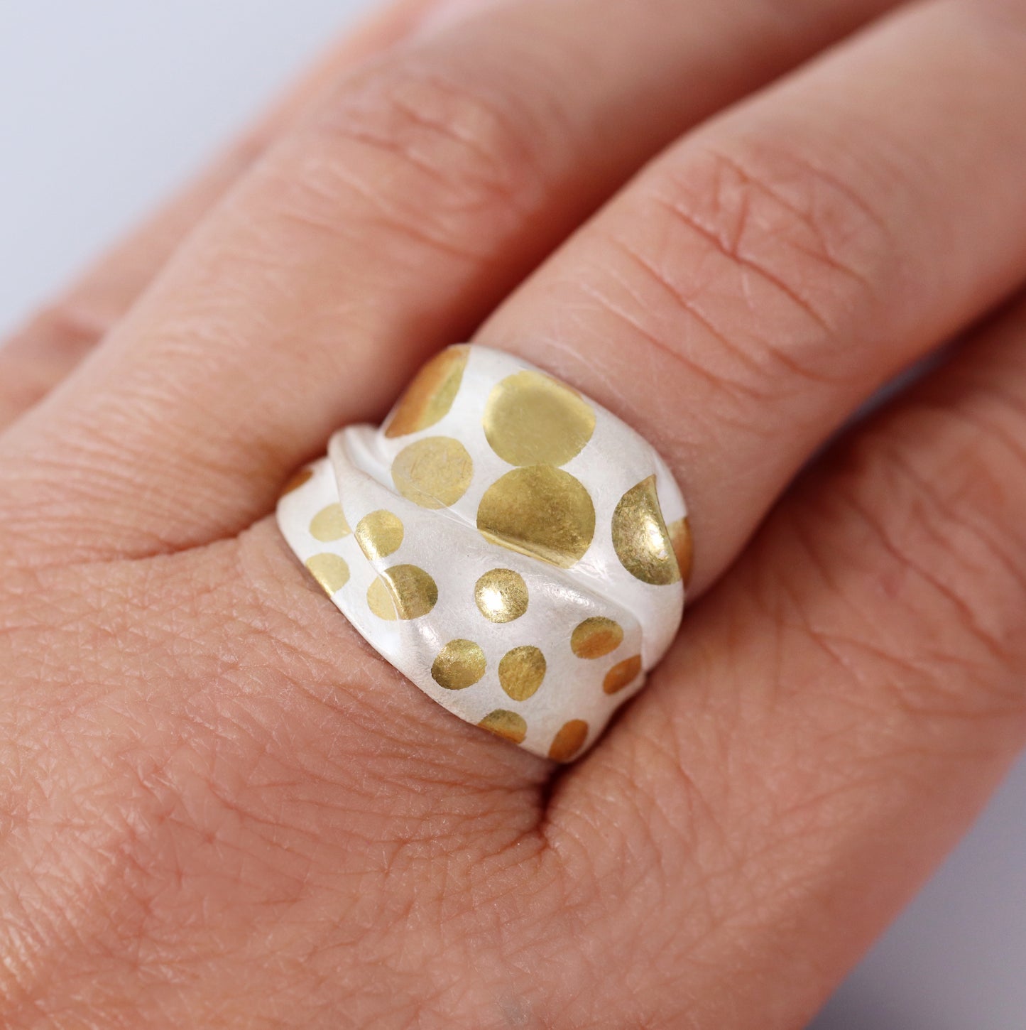 "Flowing Memories" Ring