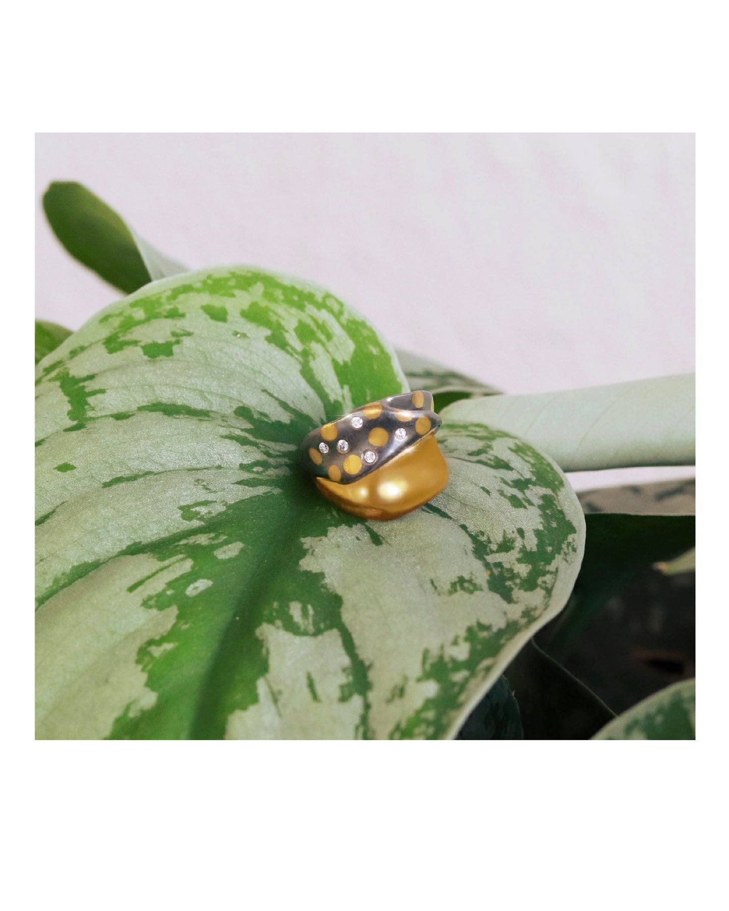 "Time Woven with diamond" Ring